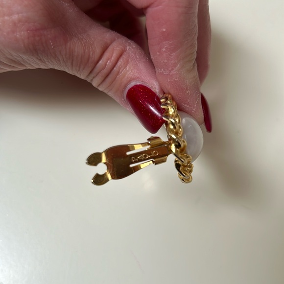 Gucci Statement Earrings Gold Tone Faux-Pearl Clip On Vintage Signed. - Picture 3 of 3
